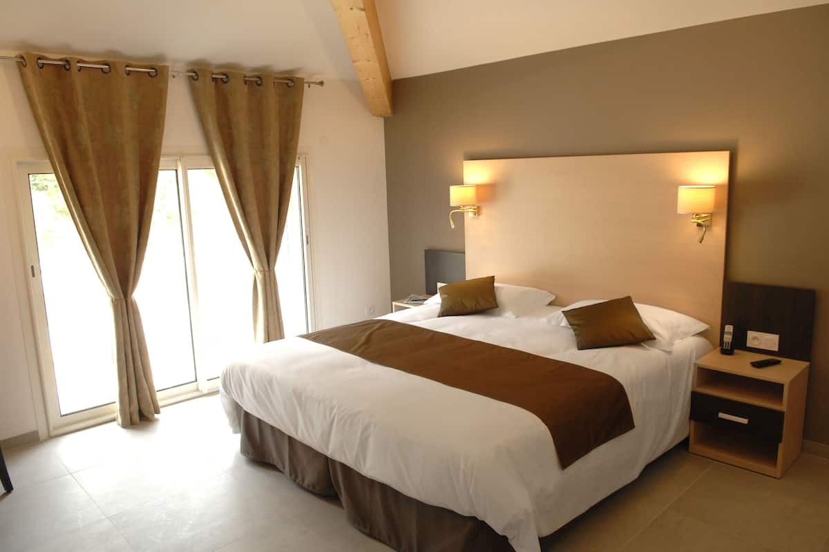 1 bedroom, premium bedding, in-room safe, desk