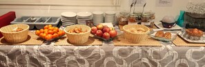 Desayuno buffet diario (EUR 9.5 por persona)