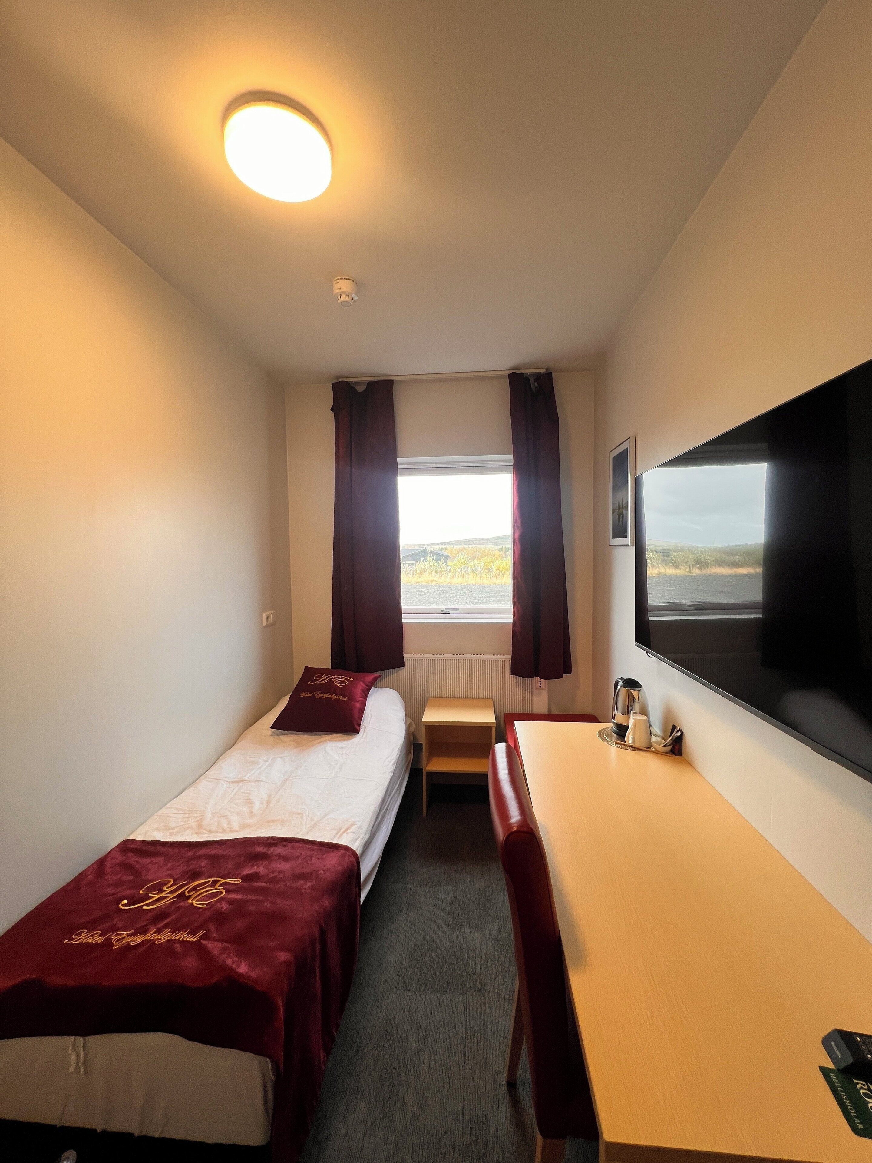 Standard Single Room | Blackout drapes, free cribs/infant beds, free WiFi, bed sheets