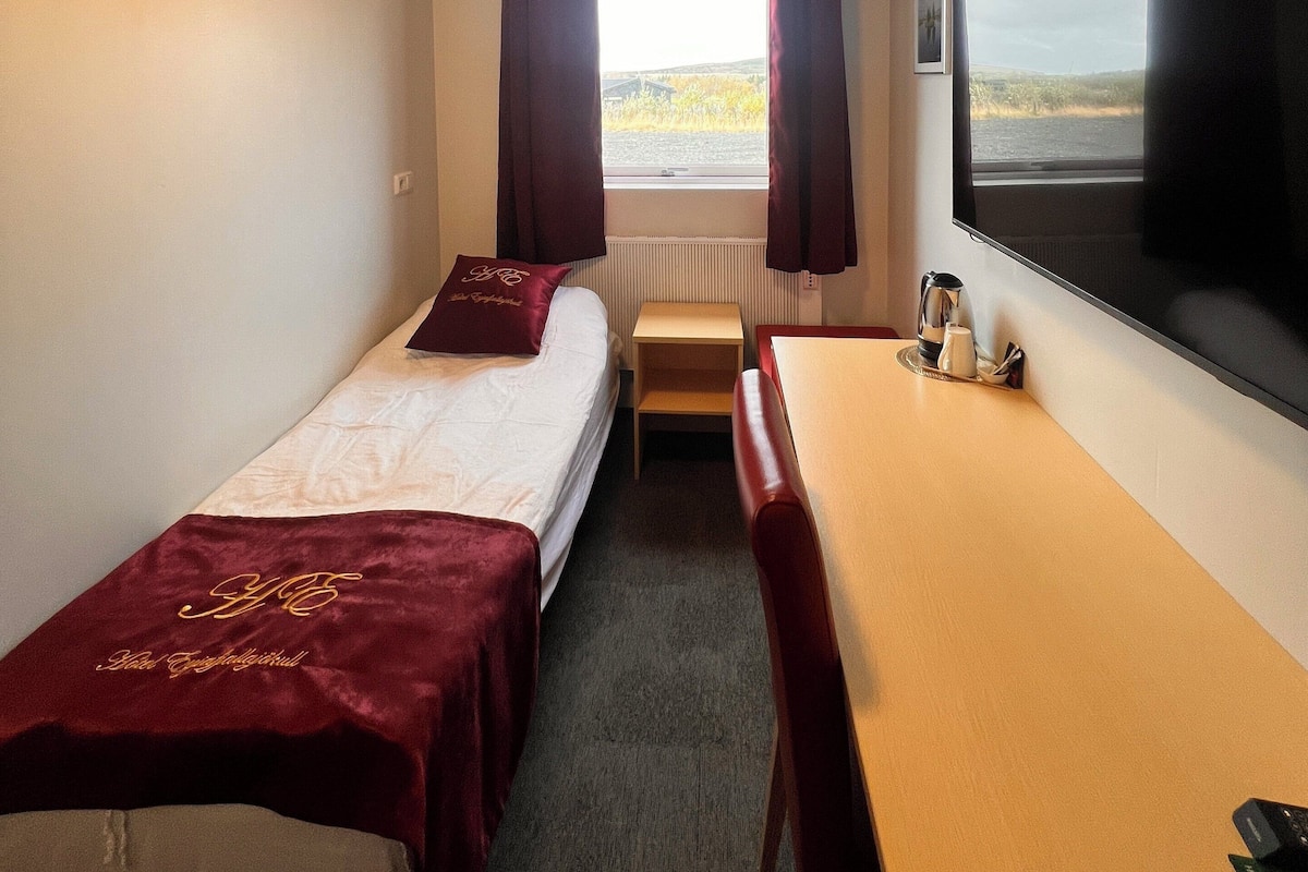 Standard Single Room | Blackout drapes, free cribs/infant beds, free WiFi, bed sheets