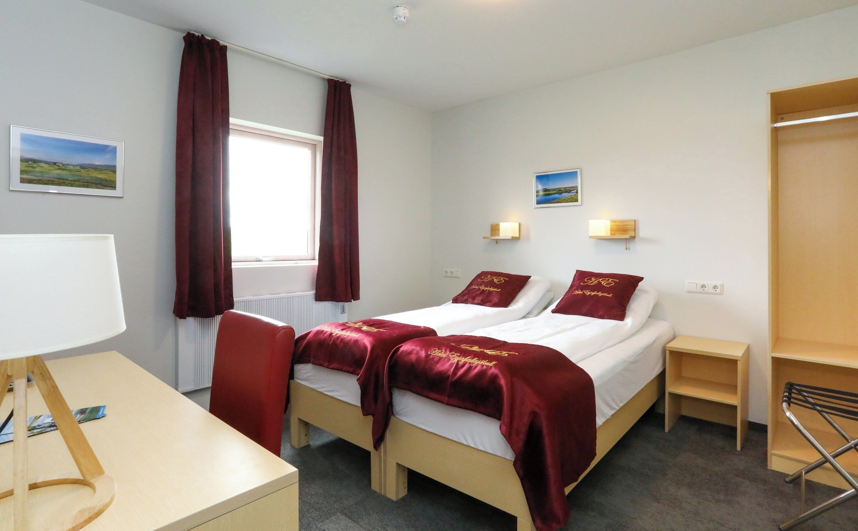 Kamar Double atau Twin Standar | Tirai kedap cahaya, tempat tidur bayi gratis, dan Wi-Fi gratis