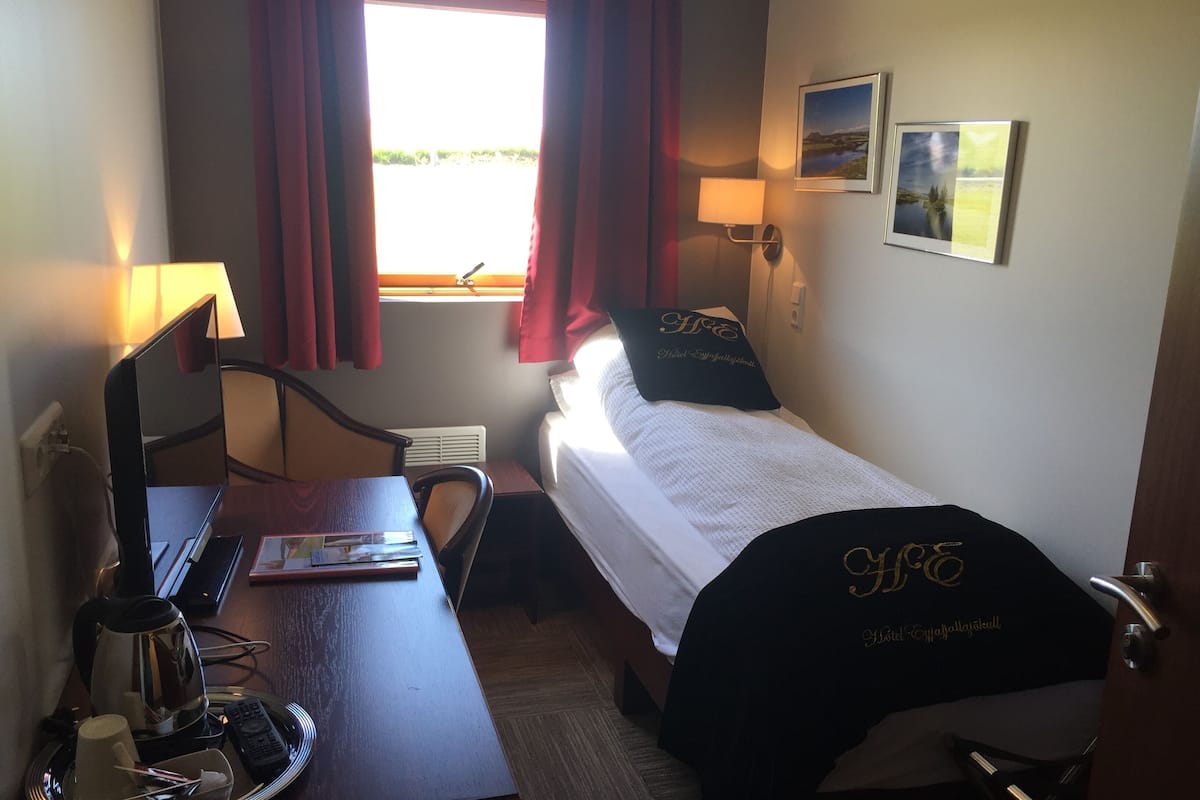 standard single room | blackout curtains, free cots/infant beds, free wifi, bed sheets