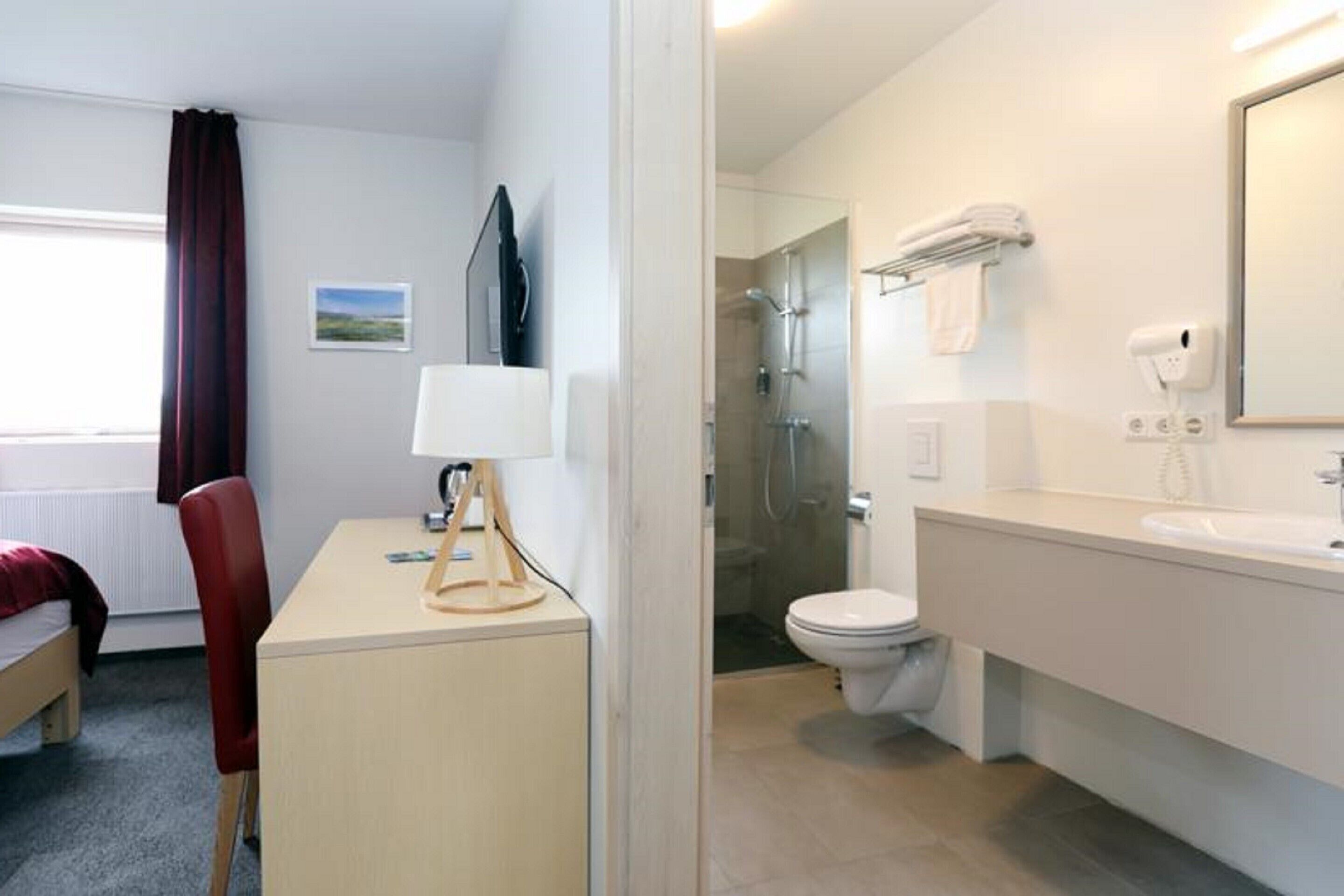 standard single room | blackout curtains, free cots/infant beds, free wifi, bed sheets