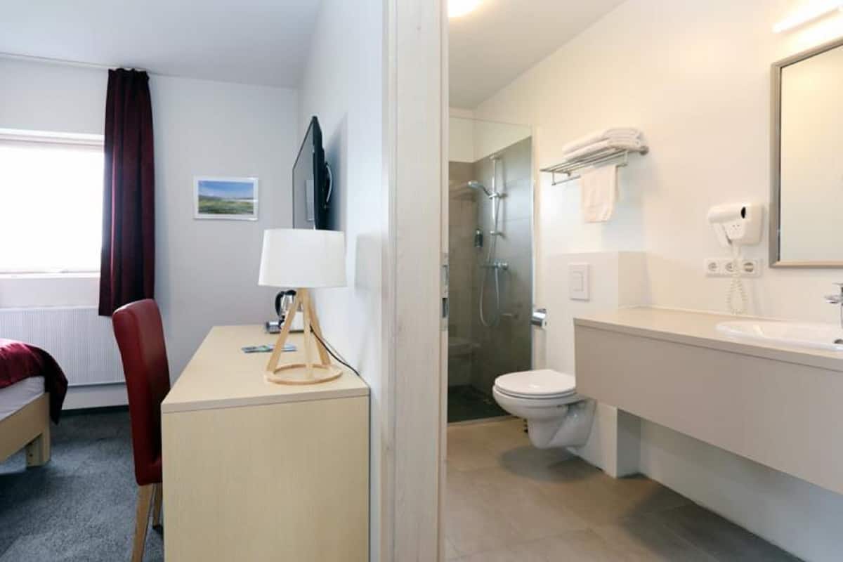 standard single room | blackout curtains, free cots/infant beds, free wifi, bed sheets