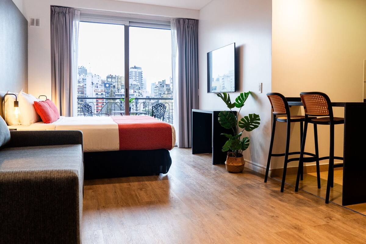 Studio Suite, City View | In-room safe, WiFi (free), individually decorated