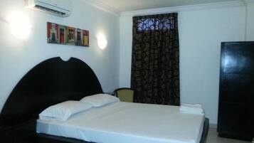 Standard Room | Soundproofing, free cribs/infant beds, free WiFi, bed sheets