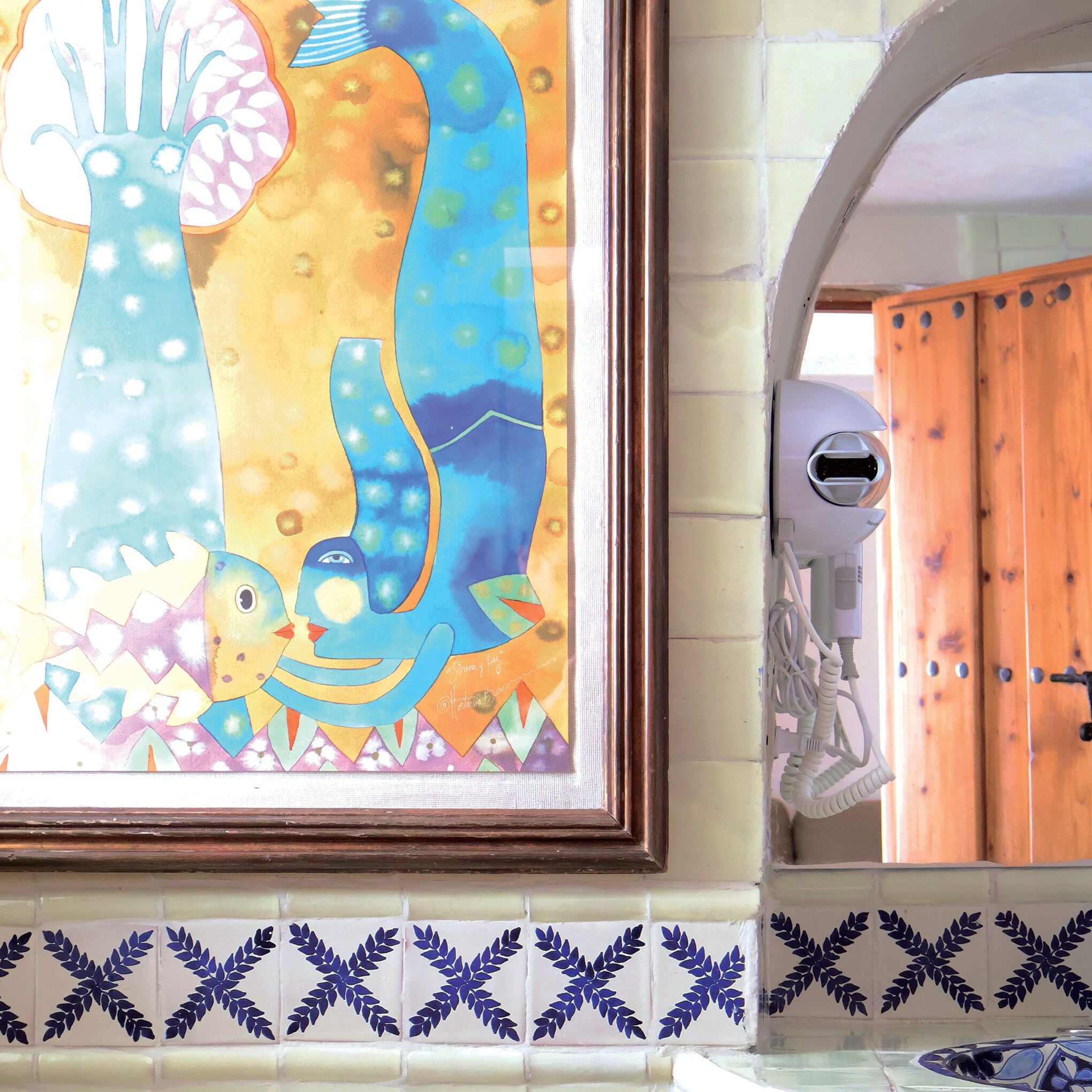 junior studio suite | bathroom | shower, free toiletries, hair dryer, towels