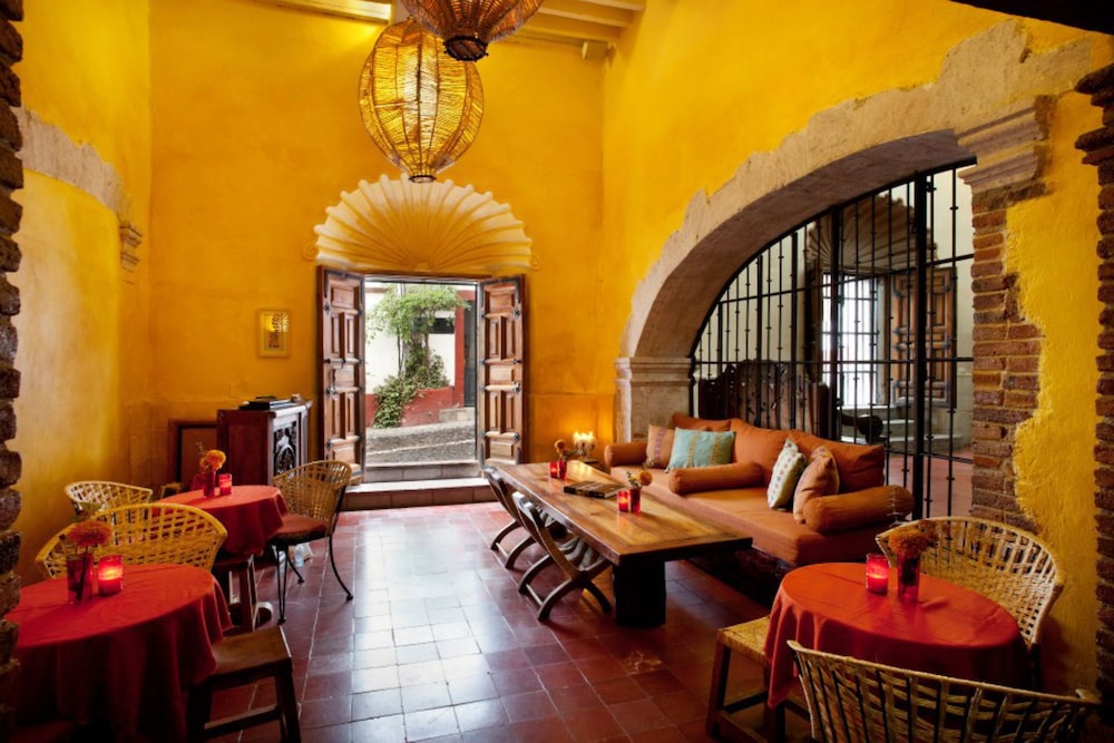 Hotel Los Arcos by null