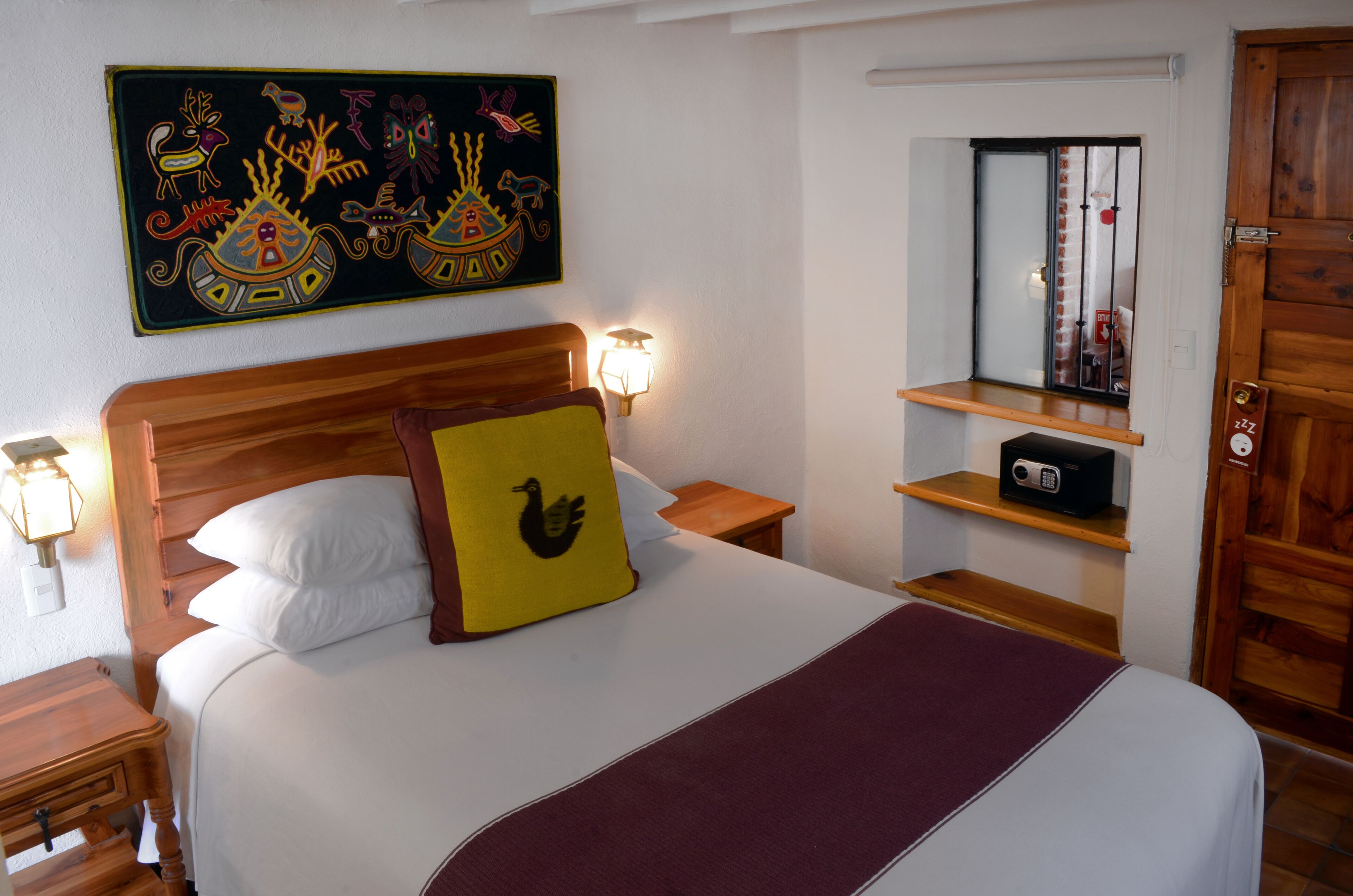standard room, 1 double bed | in-room safe, iron/ironing board, free wifi, bed sheets