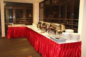 Free daily buffet breakfast