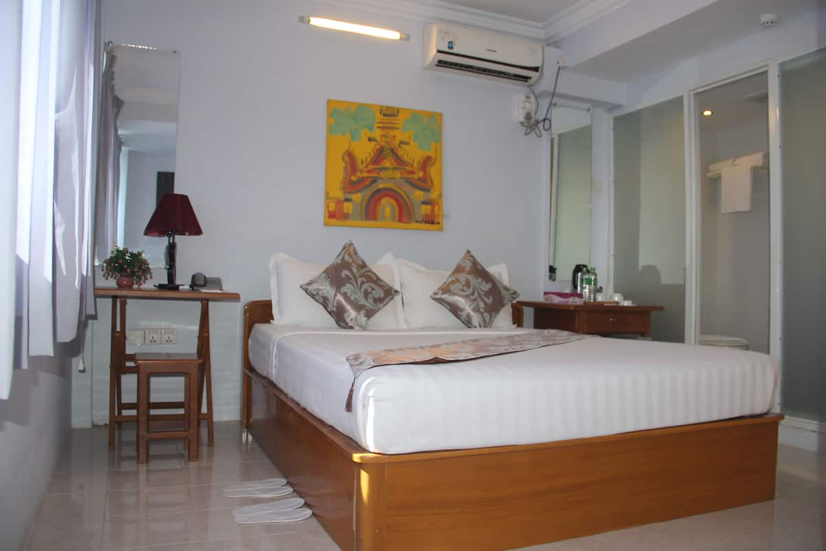 Deluxe Double Room | Frette Italian sheets, premium bedding, memory-foam beds, minibar