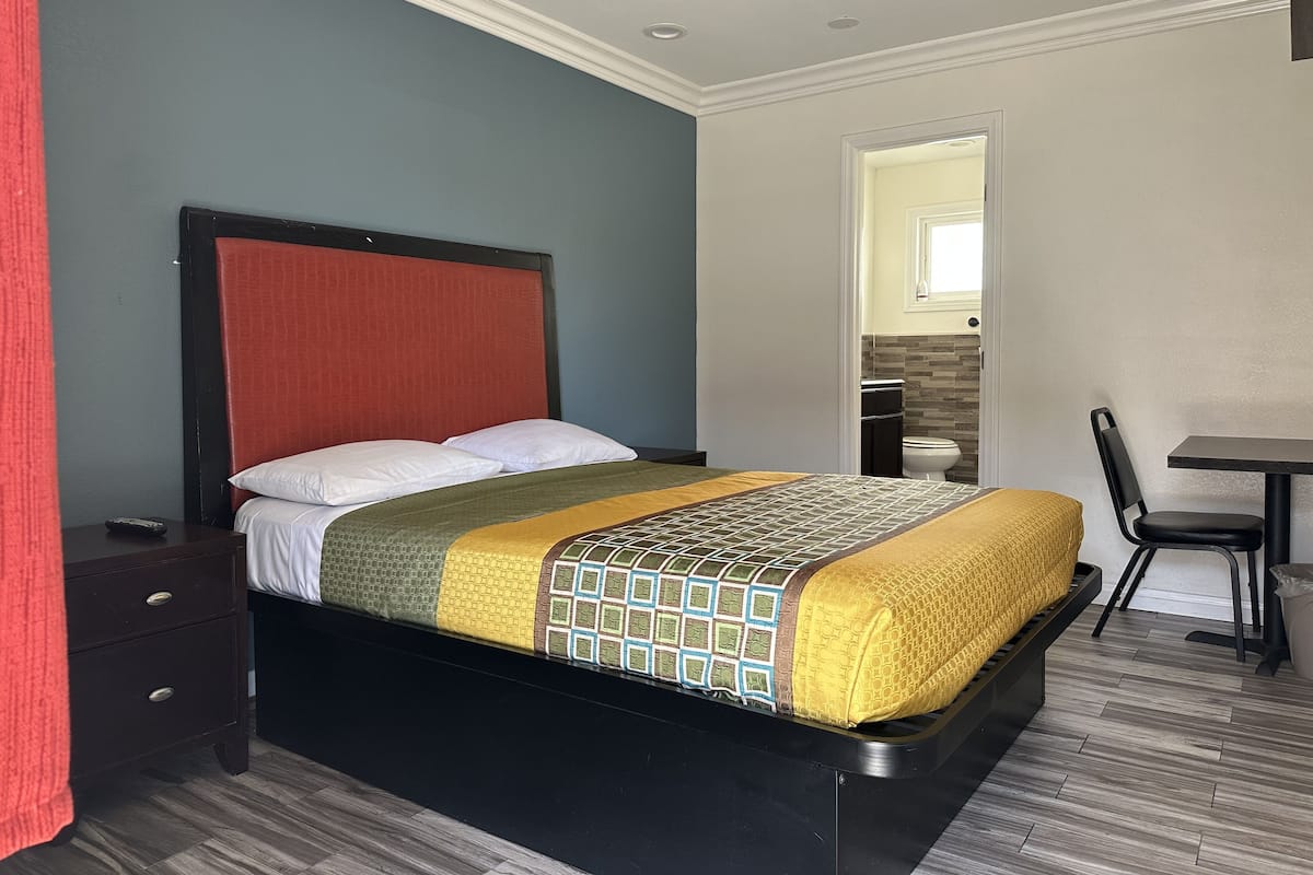 Classic Room, 1 Queen Bed