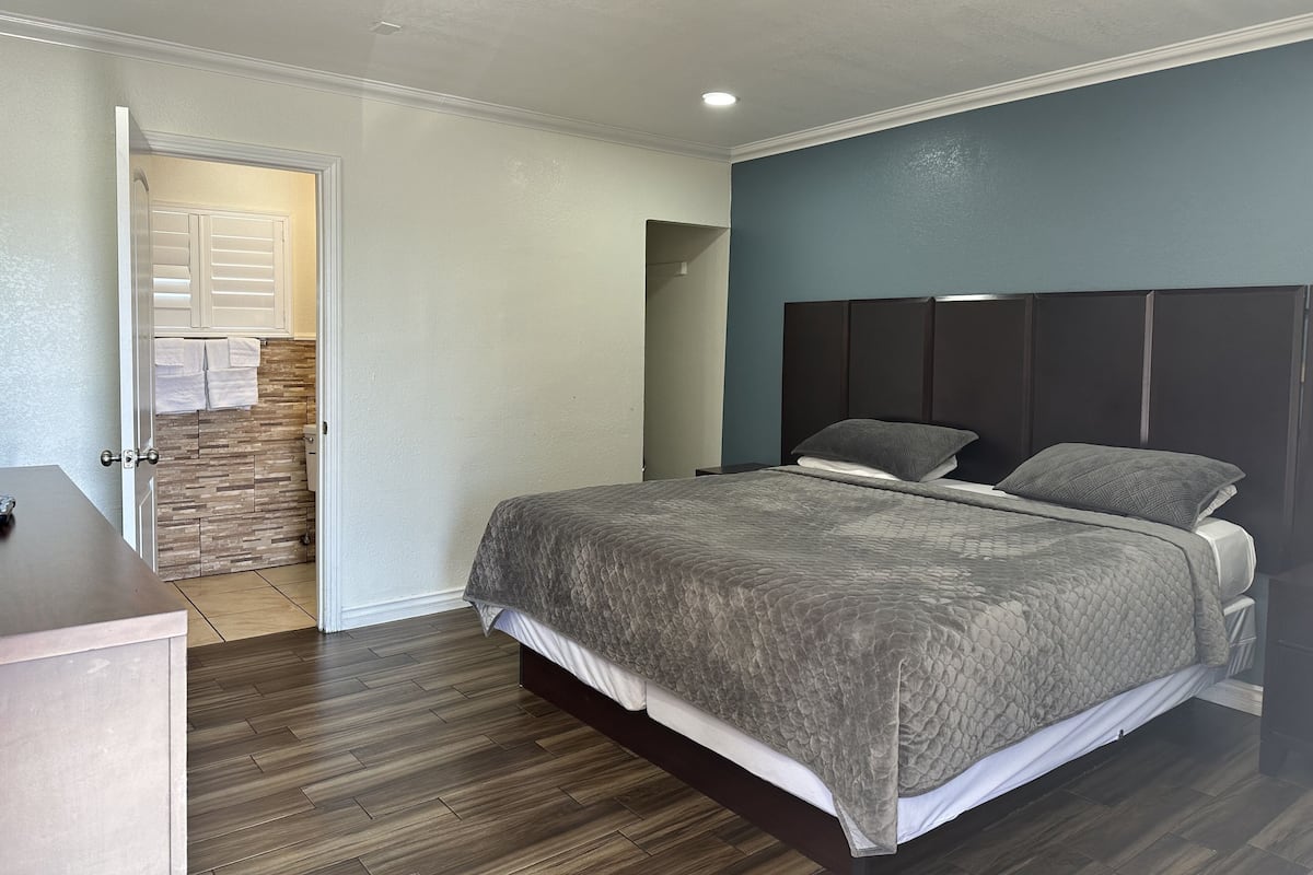 Desk, free WiFi, bed sheets