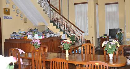 Golden Guest Inn