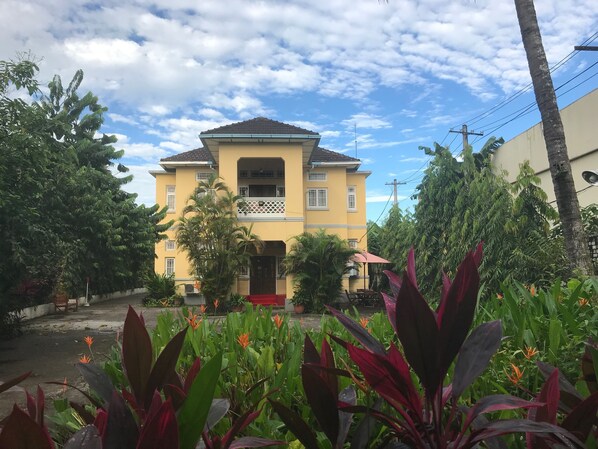 Entrada de la propiedad