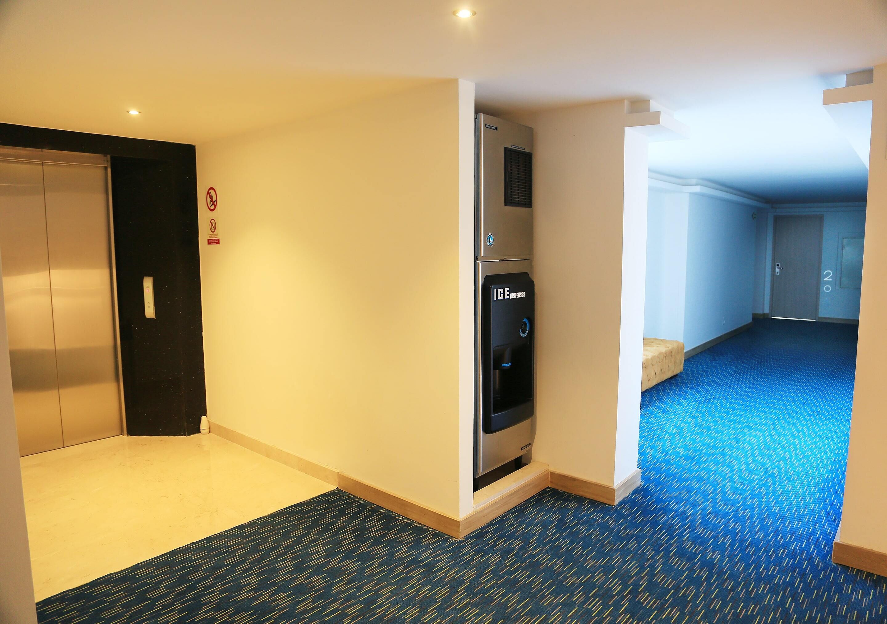 Photo - Washington Plaza