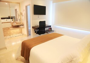 Standard Room, 1 Double Bed | Premium bedding, down comforters, minibar, in-room safe - Hotel Washington Plaza  (Barranquilla)