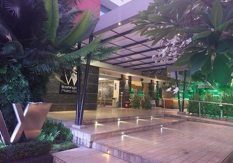 Front of property. Hotel Washington Plaza