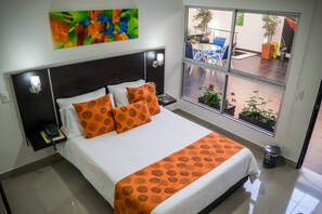 Standard Double Room | Minibar, free WiFi, bed sheets - Montes de la Castellana Hotel Boutique (Armenia)