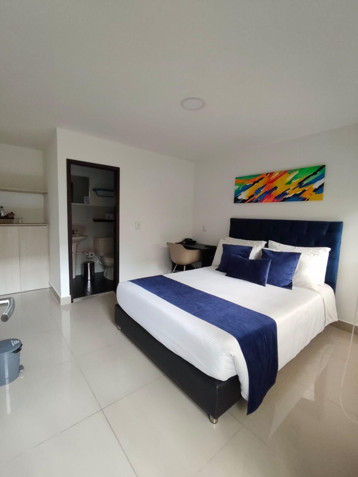 迷你吧、免费 WiFi、床单