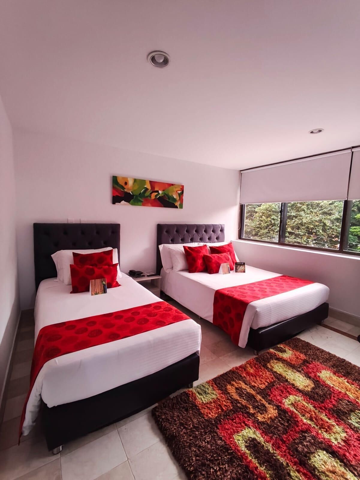 迷你吧、免费 WiFi、床单