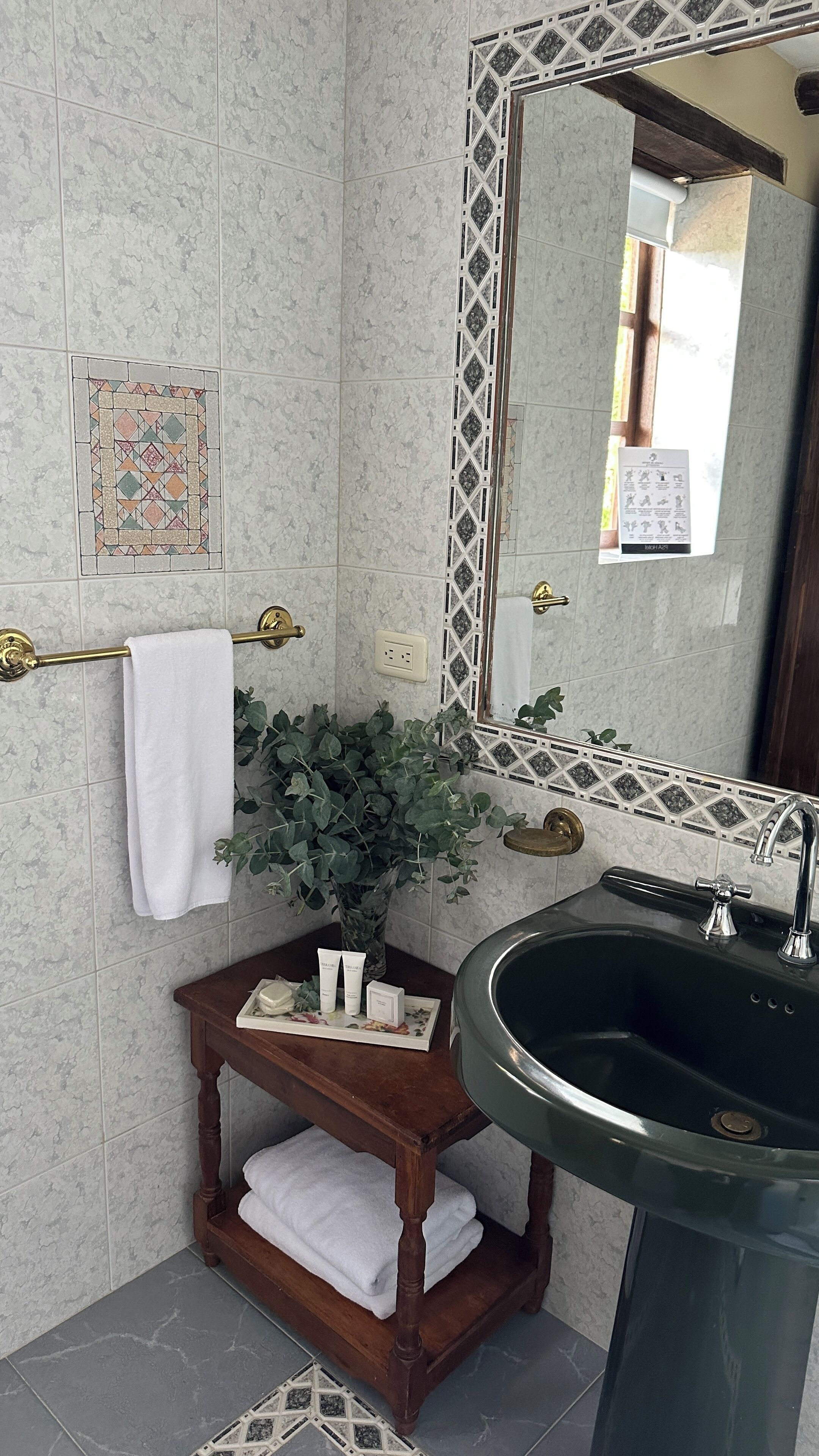 shower, rainfall showerhead, free toiletries, hair dryer