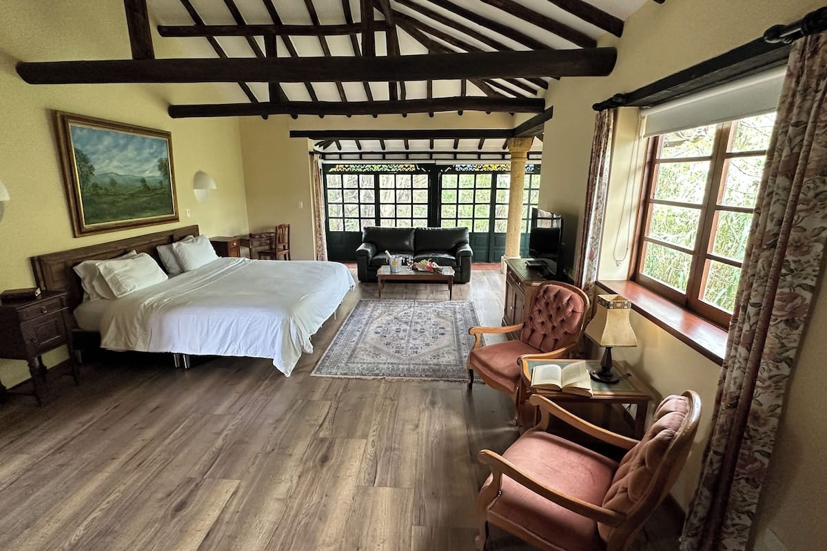 Suite clásica, 1 habitación | Ropa de cama de alta calidad, cortinas opacas, cuna de viaje