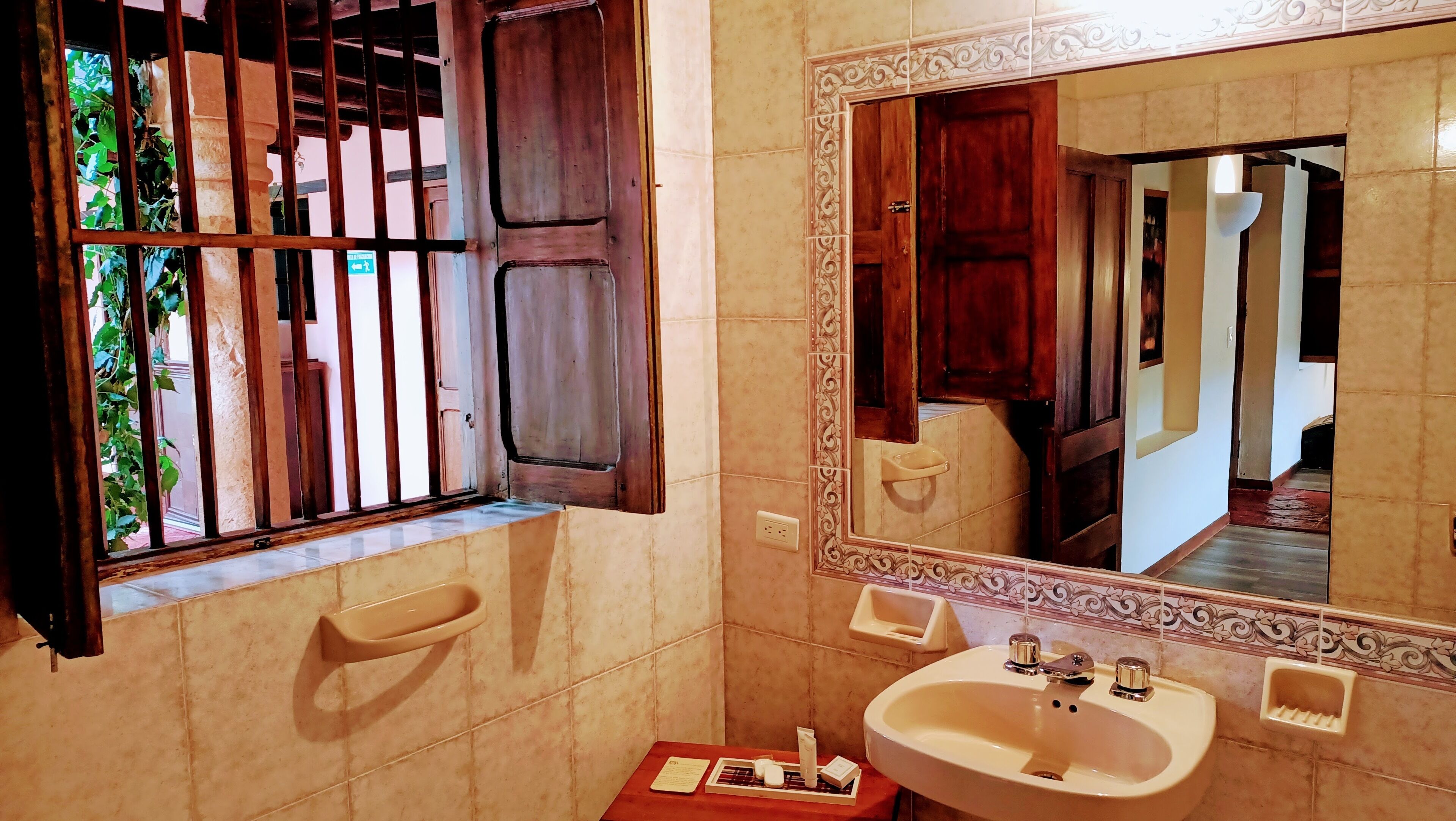 classic suite, 1 bedroom | bathroom | shower, rainfall showerhead, free toiletries, hair dryer