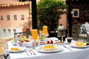 Free daily full breakfast  - Hotel Plazuela de San Agustín (Villa de Leyva)