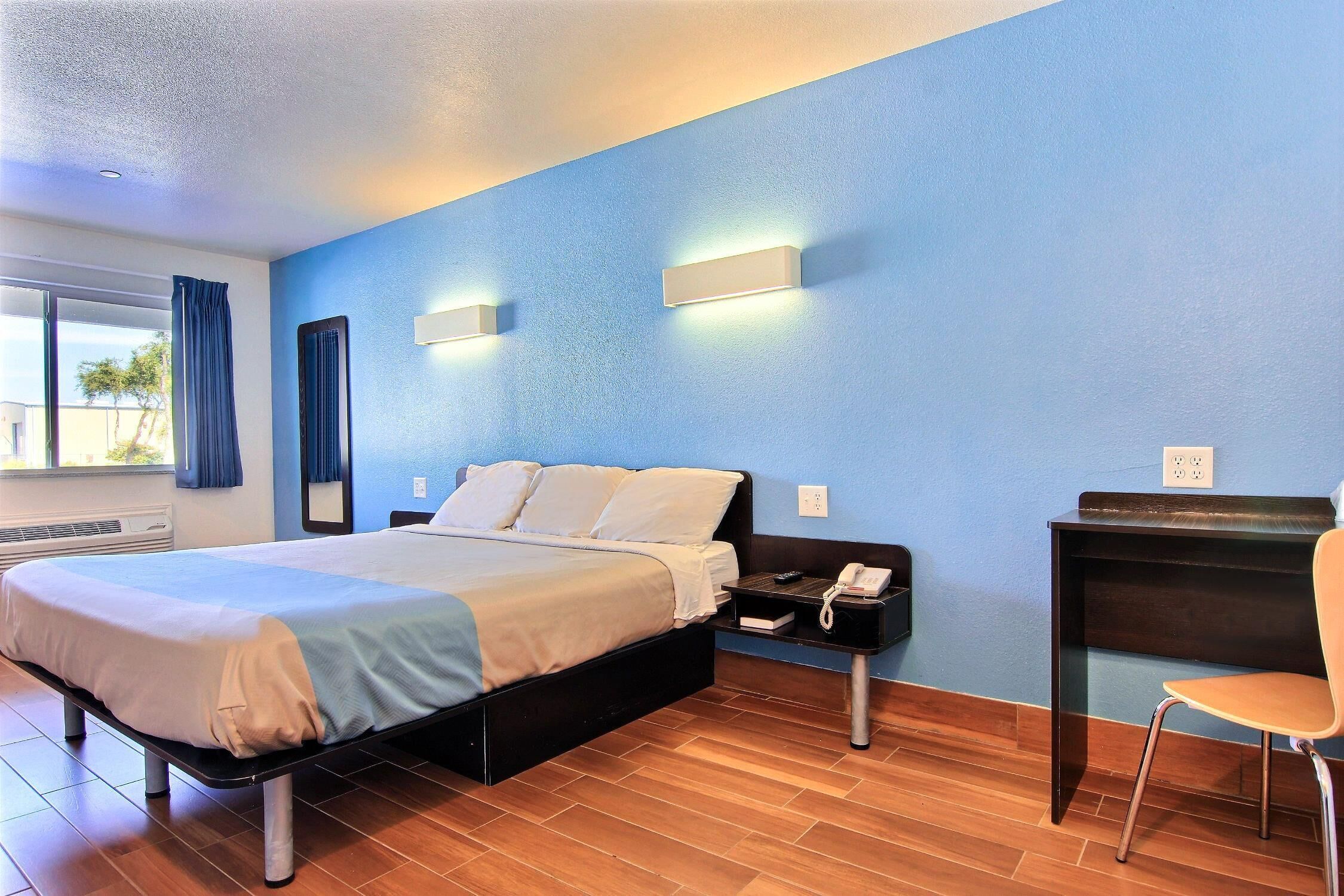 WiFi (free), bed sheets