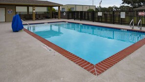Seasonal outdoor pool - Motel 6 Rockport, TX (Rockport)