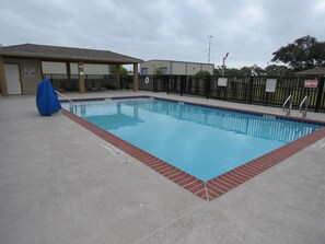 Seasonal outdoor pool - Motel 6 Rockport, TX (Rockport)