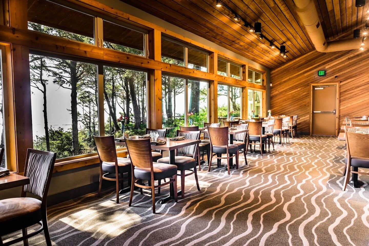 Dinner served, American cuisine, ocean views 