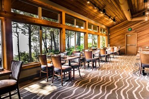 供应晚餐，美洲菜，海景