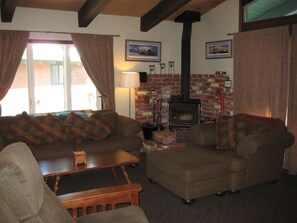 Condo, 4 Bedrooms | Living room