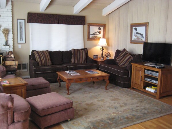 Condo, 4 Bedrooms | Living room