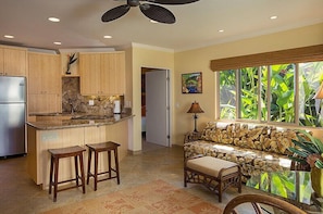 Condo, 1 Bedroom (Oceanfront with Pull out Sofa Bed) | Private kitchen