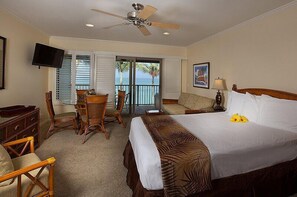 Oceanfront Studio | Premium bedding, pillowtop beds, in-room safe, individually decorated - Hale Napili (Lahaina)