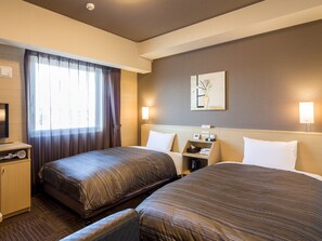 Desk, free WiFi, bed sheets - Hotel Route Inn Minami Yokkaichi (Yokkaichi)