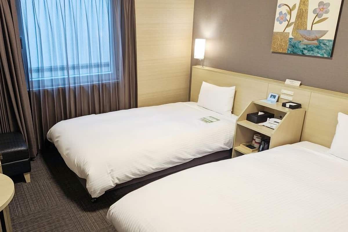 WiFi (free), bed sheets
