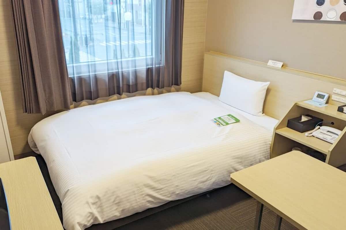 WiFi (free), bed sheets