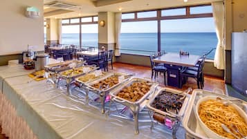 Desayuno buffet diario (JPY 1320 por persona)