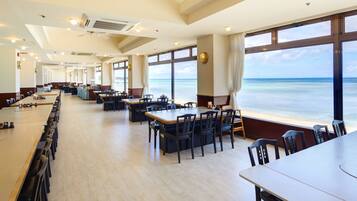 2 restaurantes, café da manhã, culinária internacional