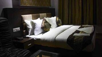 Minibar, in-room safe, individually decorated, individually furnished