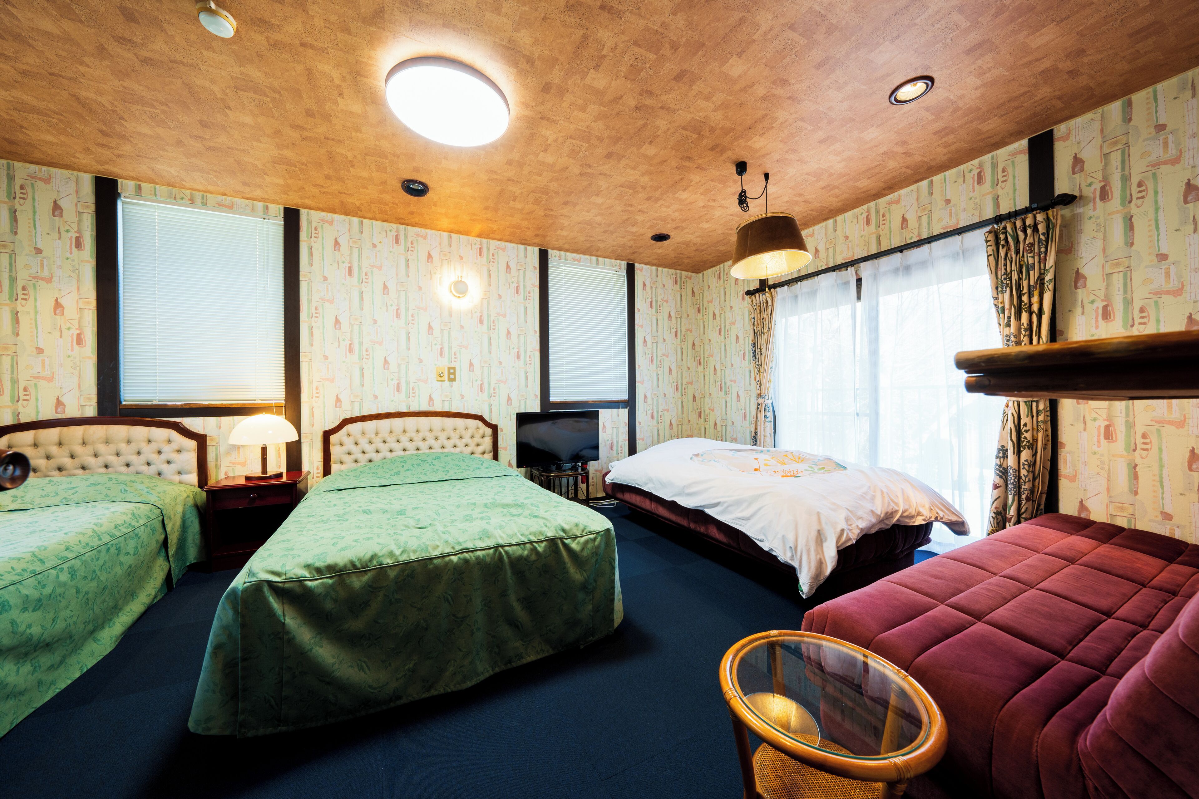 triple room (three travelers only) | 1 bedroom, individually furnished, bed sheets