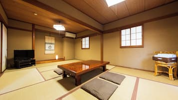 Japanese-Style Room (four travelers Max) | Individually furnished, bed sheets