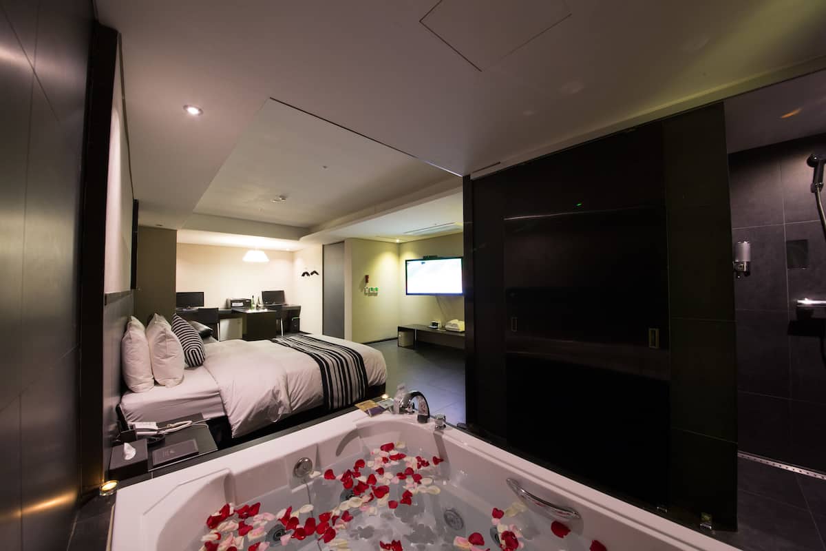 Habitación doble de lujo | 1 habitación y ropa de cama de alta calidad