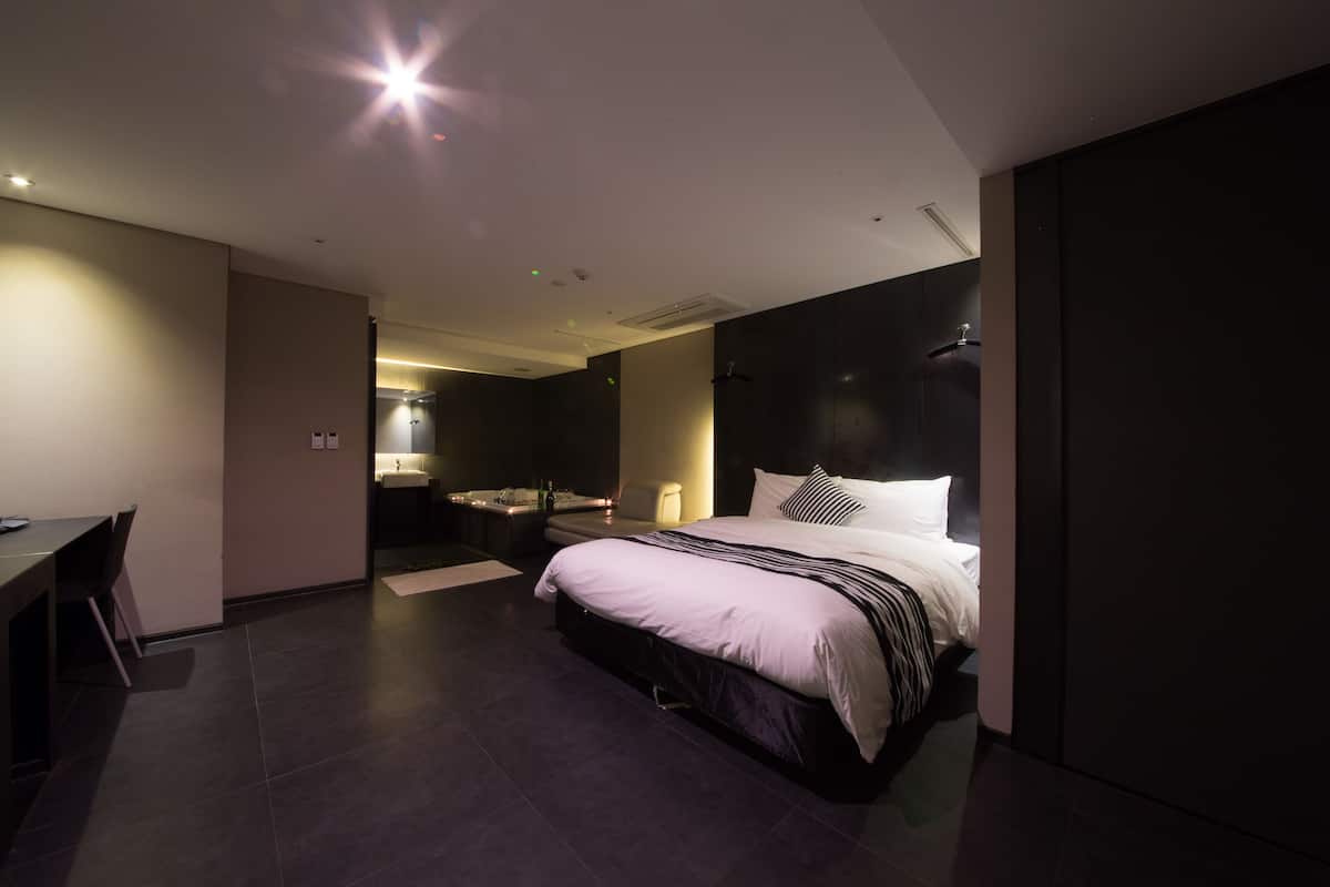 Habitación doble Deluxe | 1 habitación y ropa de cama de alta calidad