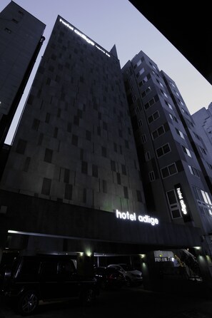 Front of property - Adlige Hotel (Seoul)