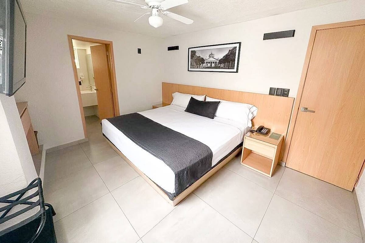 Deluxe Room, 1 King Bed | Free WiFi